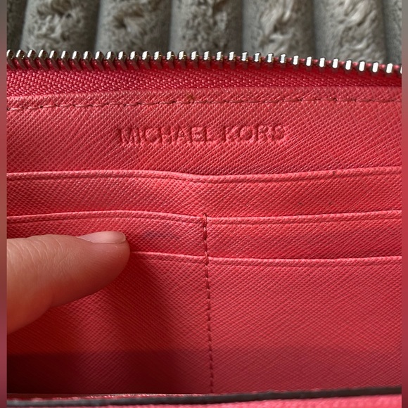 Michael Kors wallet - Picture 5 of 8